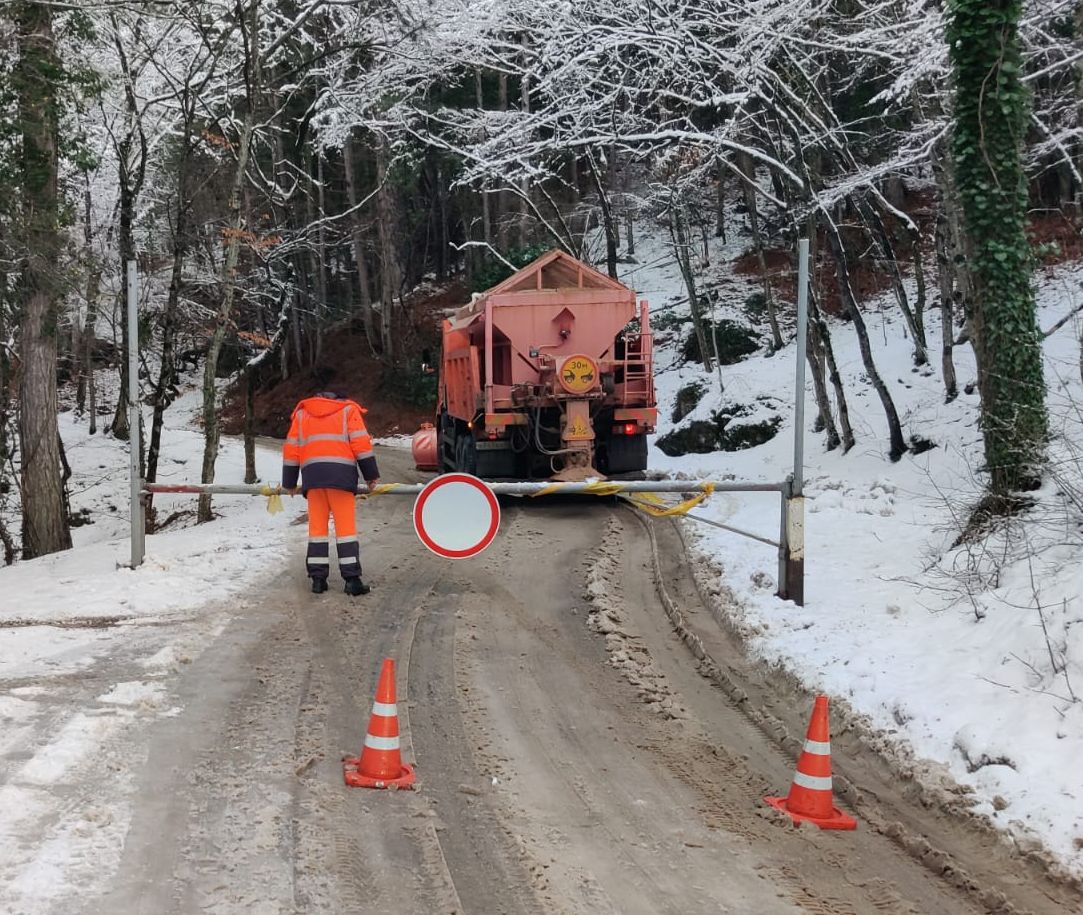 Проезд на автодороге от села Соколиное до плато Ай – Петри закрыт!