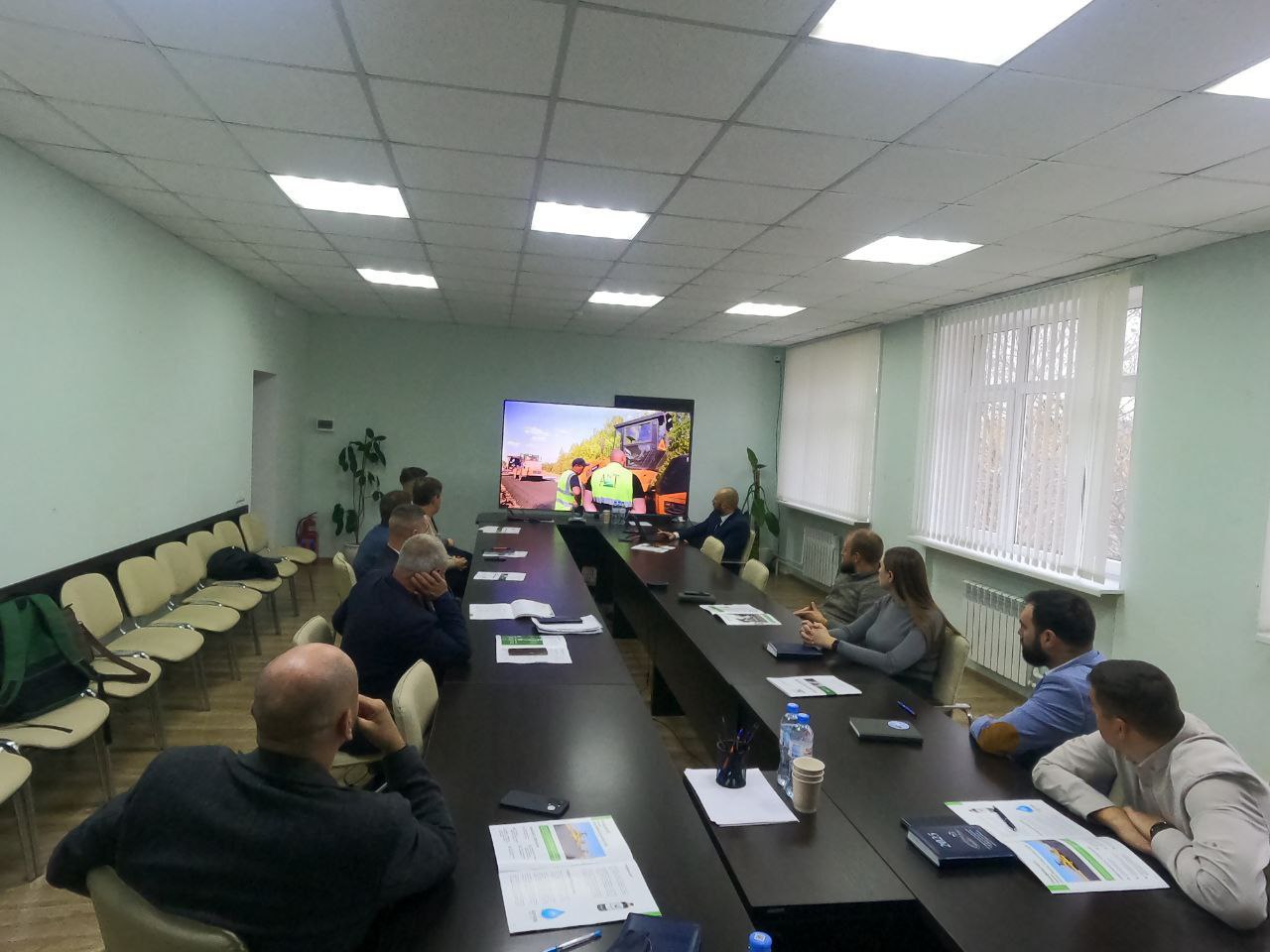 Крымавтодор продолжает искать способы снижения стоимости выполняемых работ и одновременно увеличение срока службы дорожного покрытия