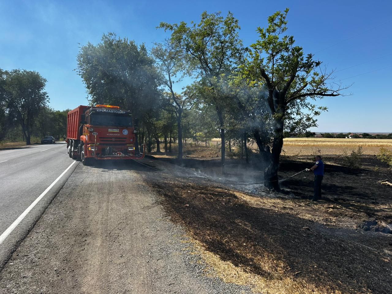 Дорожники содействуют в борьбе с пожарами